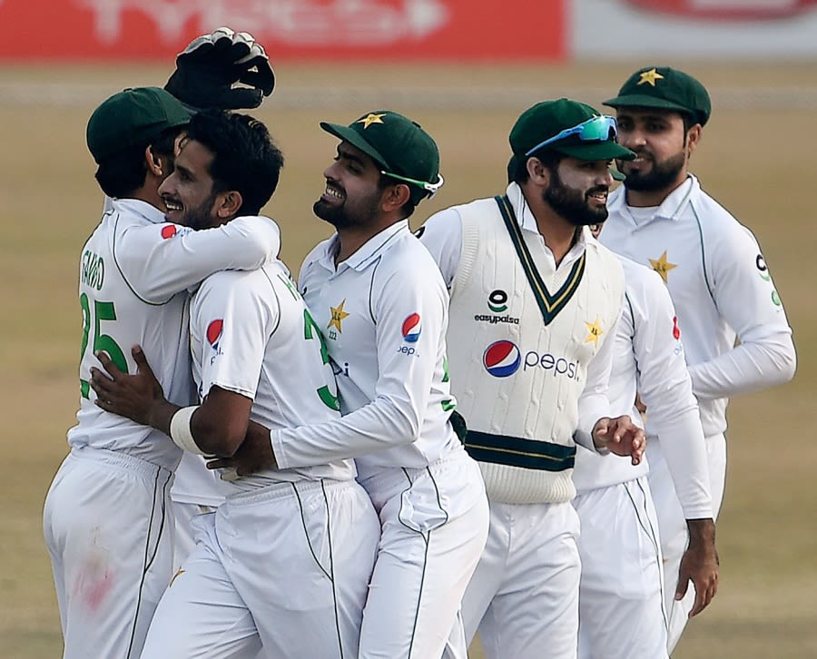 Pakistan beat South Africa in second Test to take series 2-0