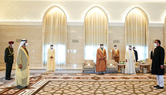 Pakistan's new ambassador to UAE presents credentials to premier