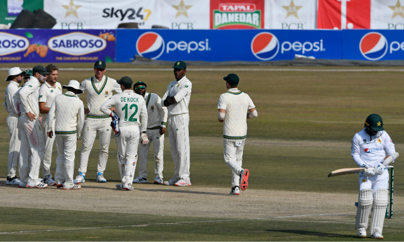 Pakistan bowled out for 272 in second Test against South Africa
