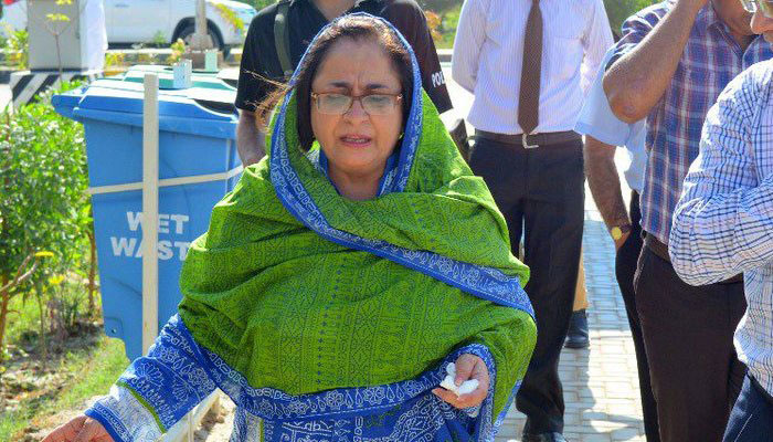 Health workers refusing jabs to be removed: minister
