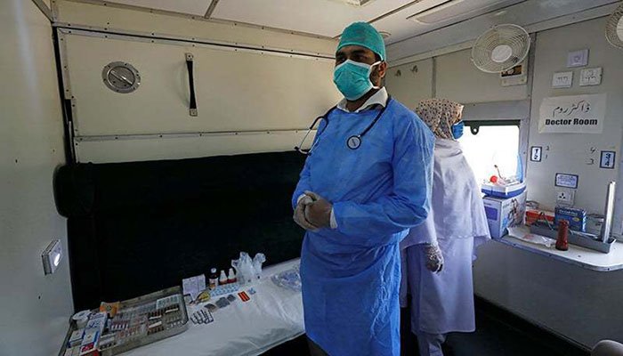 10 coronavirus vaccination centres set up in Karachi