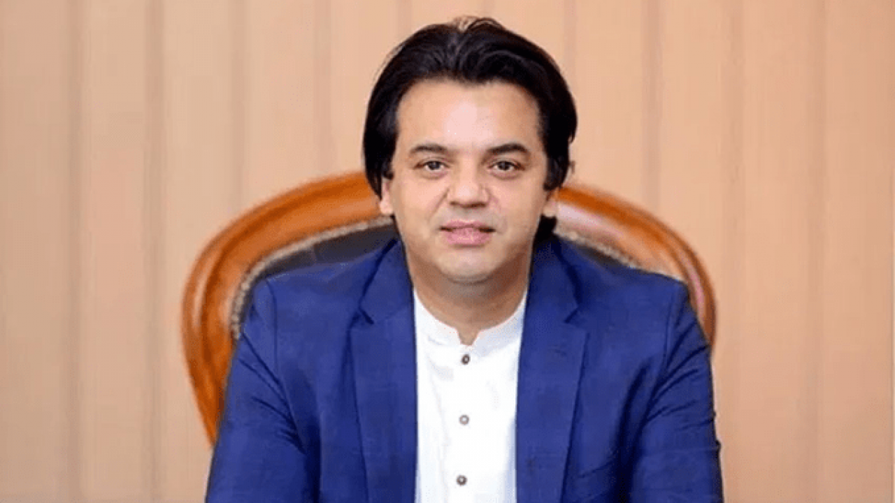 Dar quits as SAPM to participate in NA-75 electioneering