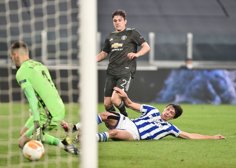 Fernandes double helps Man United thrash Sociedad; Bales stars for Spurs