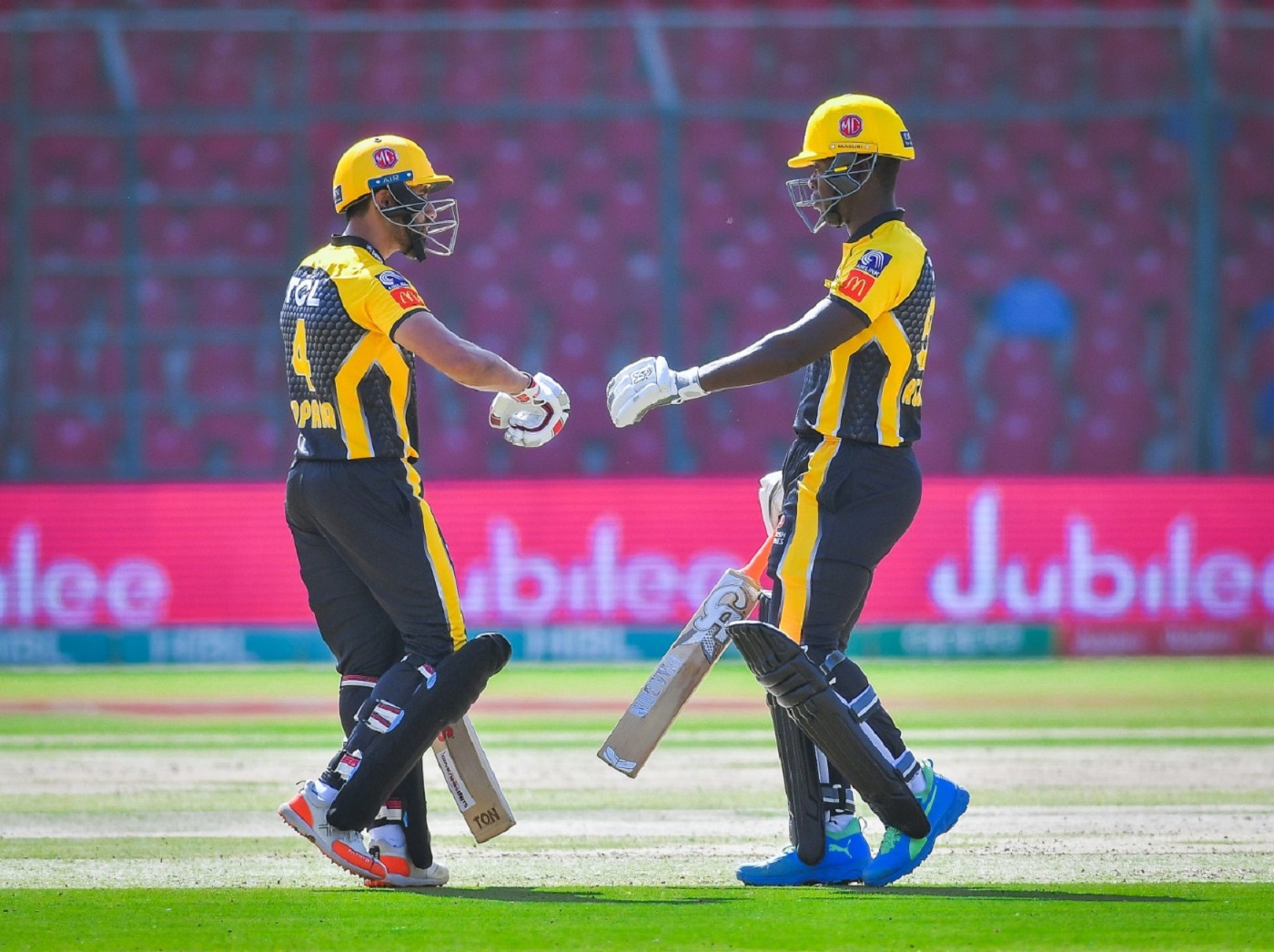 Babar, Mohammad help Karachi Kings down Peshawar Zalmi