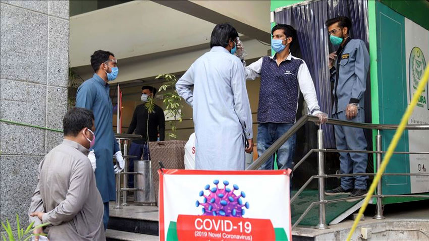 Pakistan reports 1,392 new Covid-19 cases, transmission rate further decreases