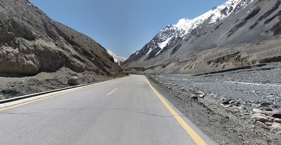Landslide blocks Karakoram Highway