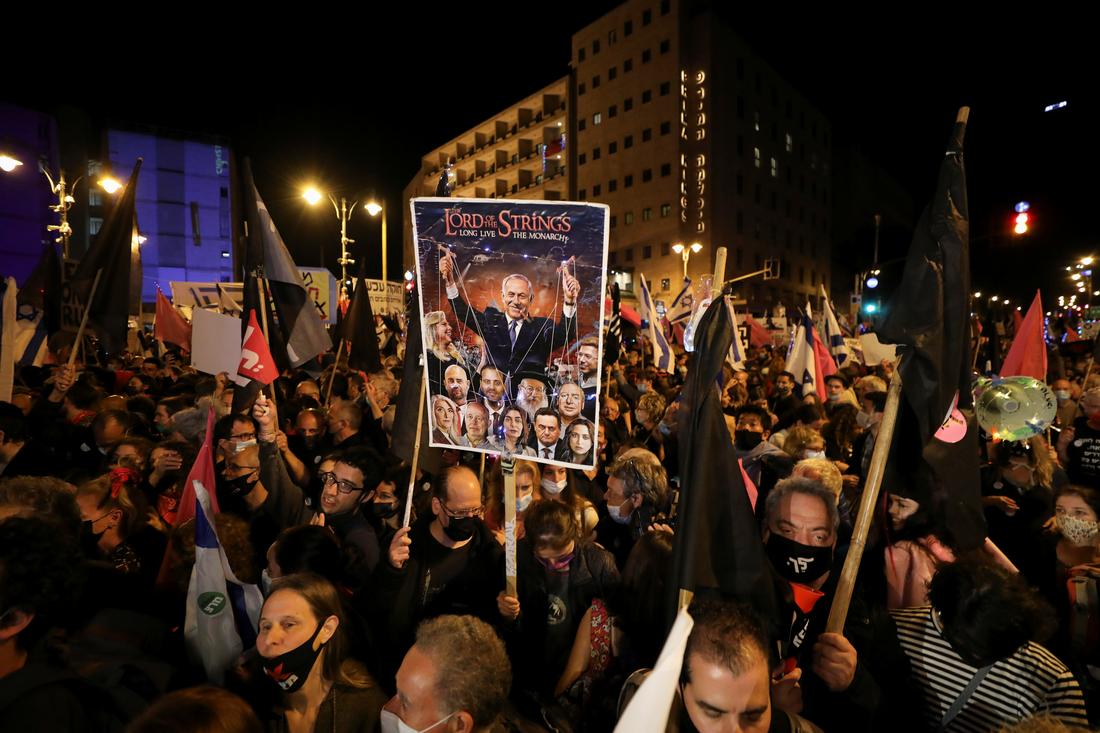 Thousands of Israelis protest against Netanyahu ahead of election