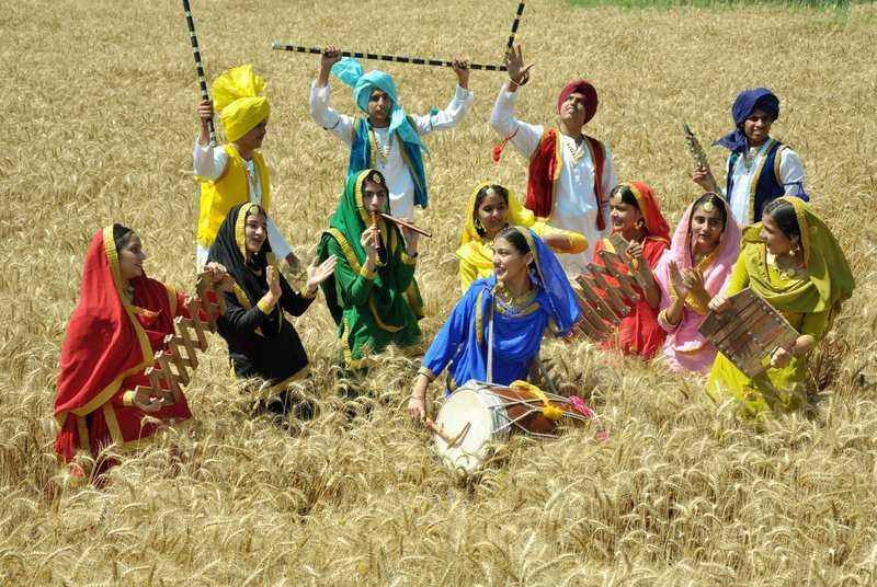 Imran greets Sikhs on Baisakhi