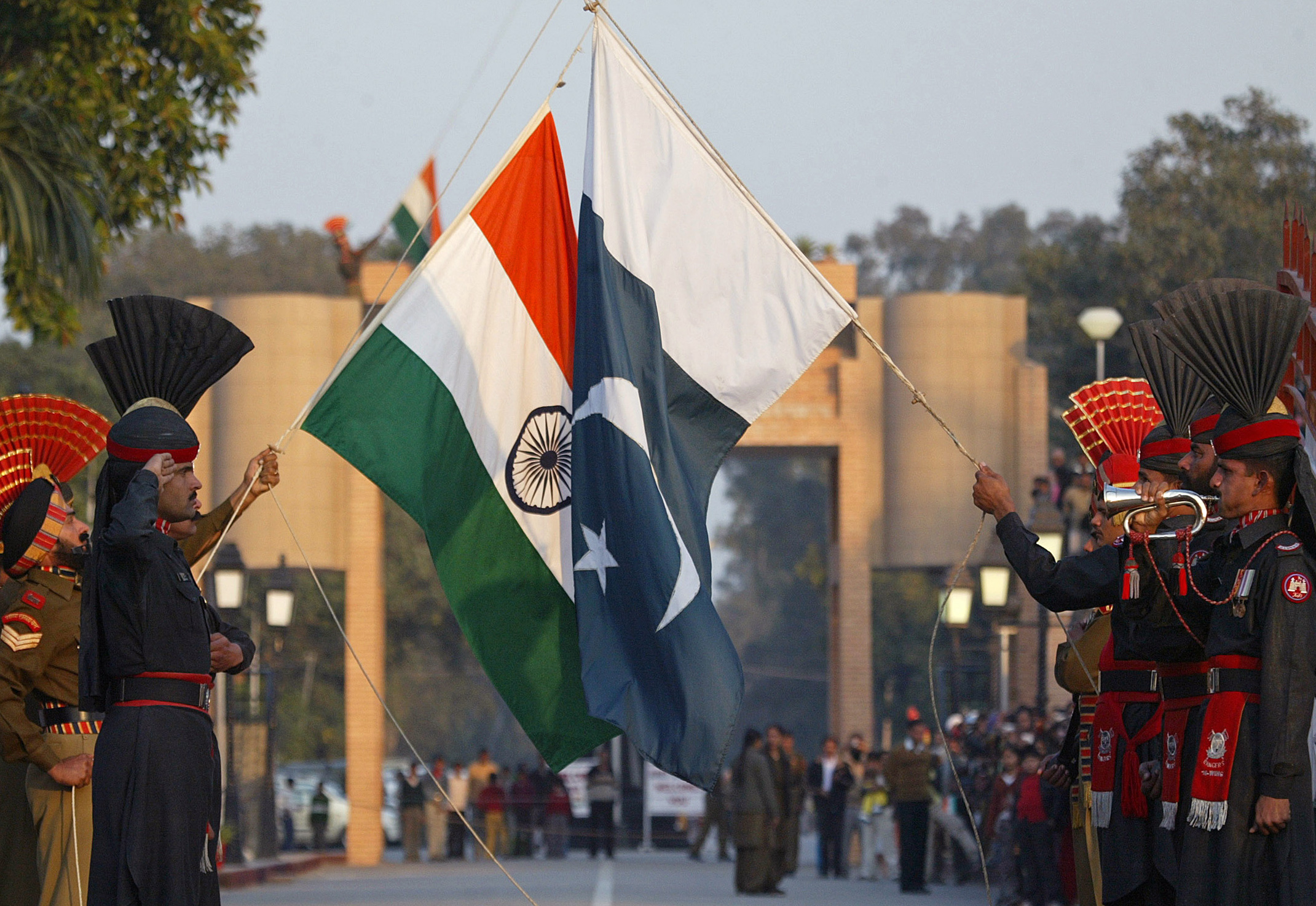 Последствия конфликта индии и пакистана. Индия и Пакистан конфликт. Кашмирский конфликт между Индией и Пакистаном. Объединение Пакистана и Индии.