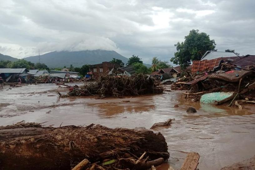 Indonesia death toll reaches 55 from floods, 40 missing