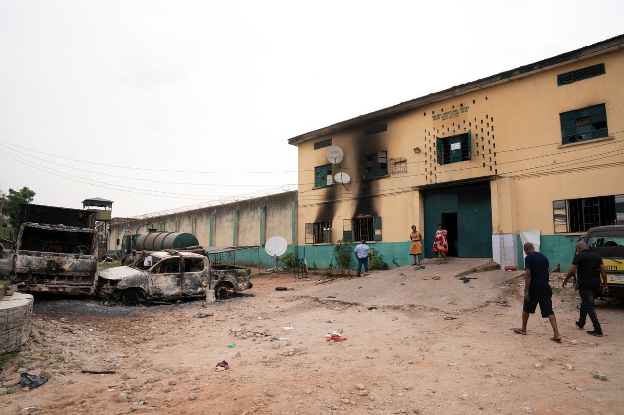 More than 1,800 break out of Nigerian prison: BBC