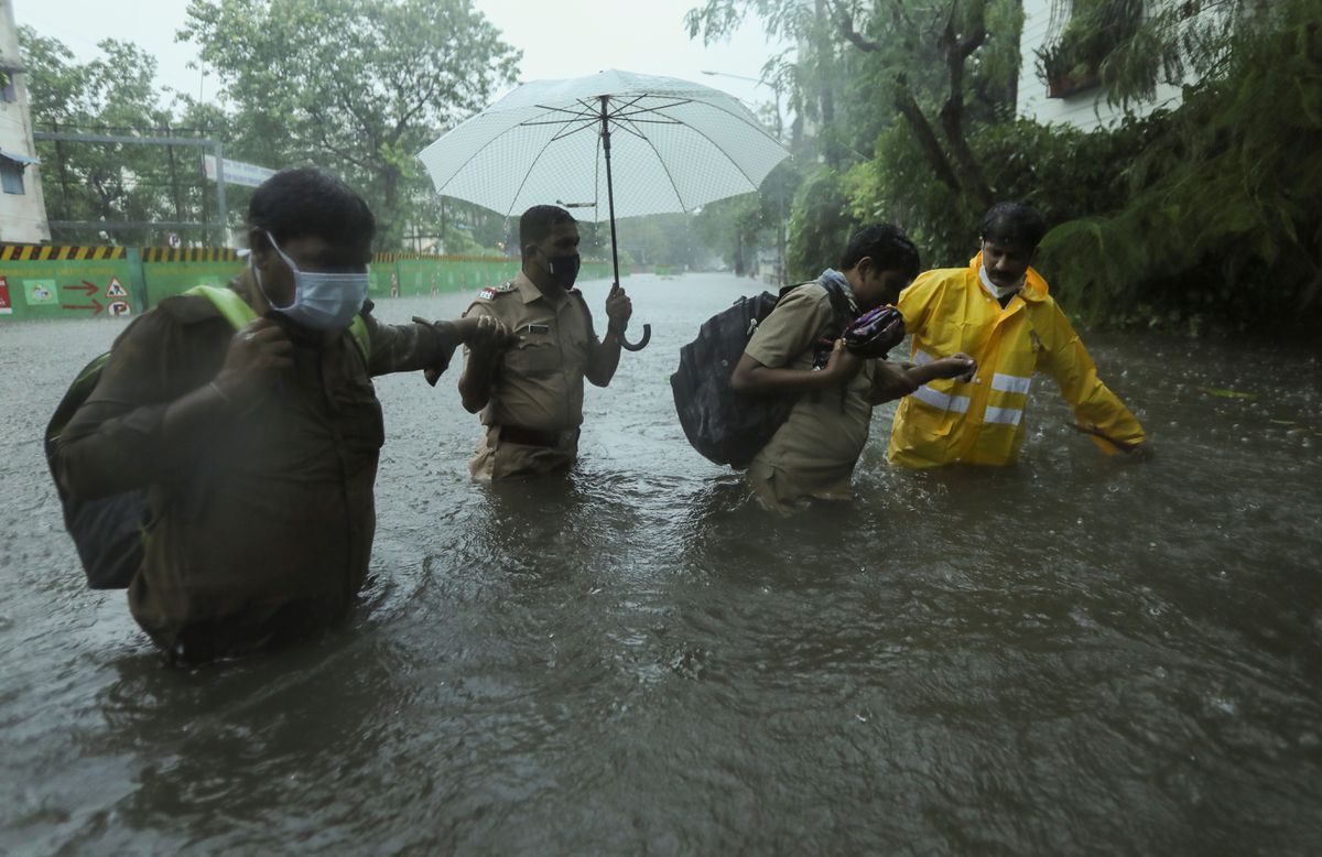 Powerful storm weakens slightly after landfall in western India