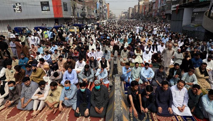 No handshaking or hugs: NCOC issues guidelines for Eid prayers