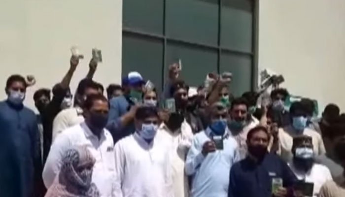 Protesters at Lahore Expo Centre demand vaccine recommended by Saudi Aviation