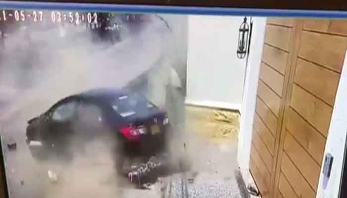 AGP's driver dies in Karachi after car rams into security camp
