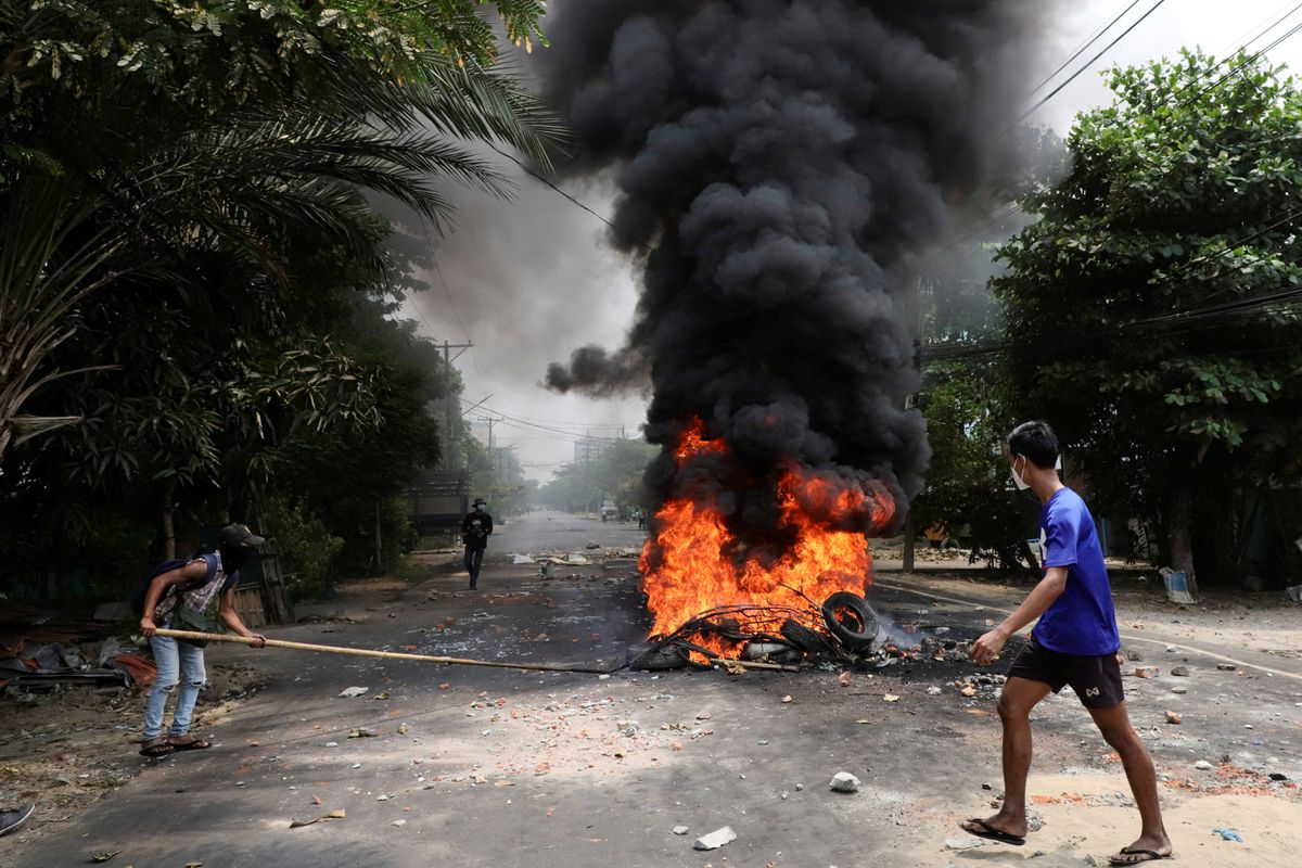 Myanmar arrests 39 over blasts, seeking training with rebels: media