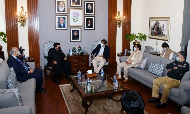 Rasheed, Sindh CM agree to launch operation against dacoits in Kacha area
