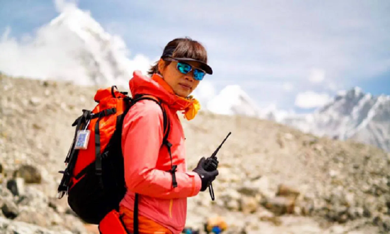 Hong Kong woman breaks record for fastest ascent of Everest