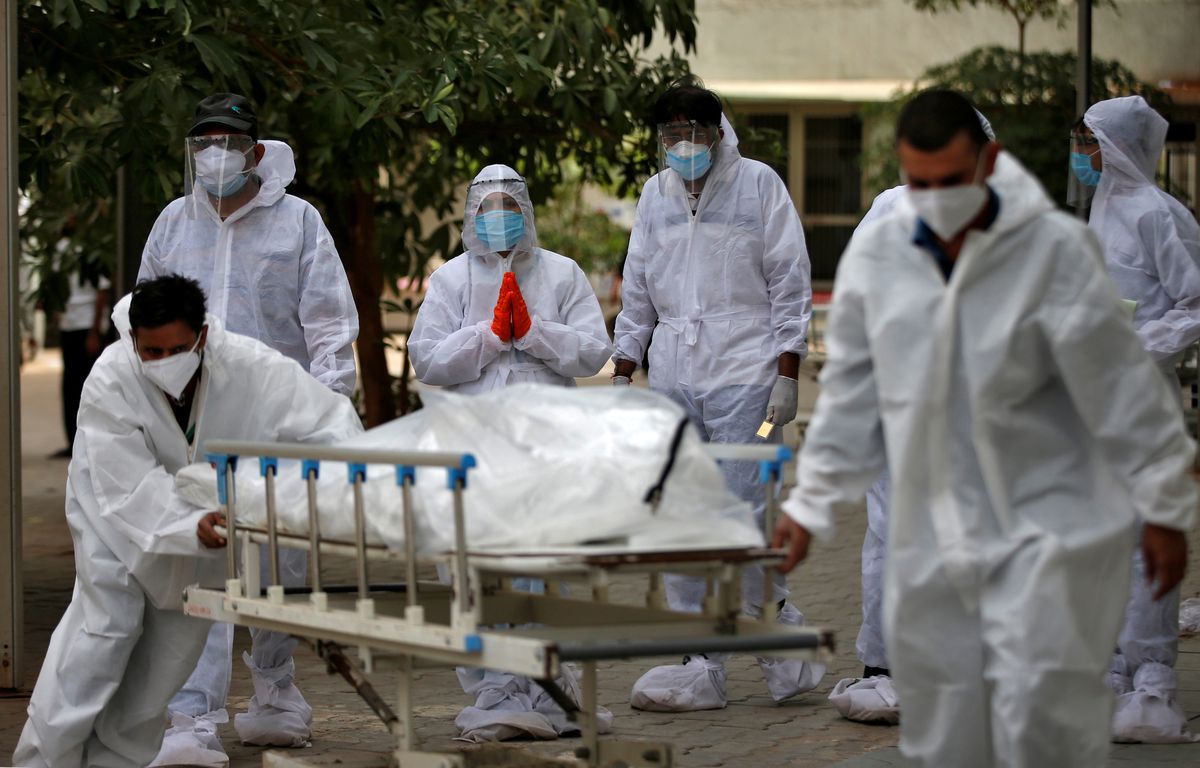 India's daily Covid-19 deaths near record, calls for nationwide lockdown mount