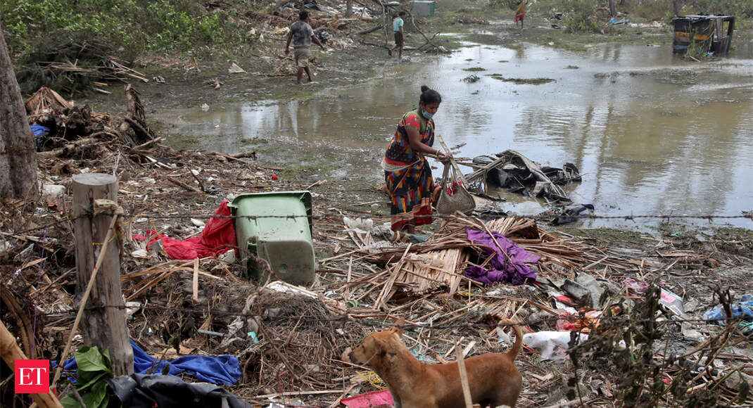 Cyclone leaves coastal villages in eastern India, Bangladesh cut off by tidal surges