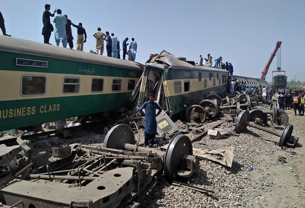 World reacts to Ghotki train crash