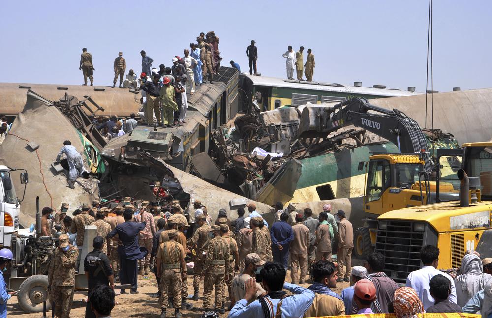 51 killed, 100 injured as express services collide in Ghotki