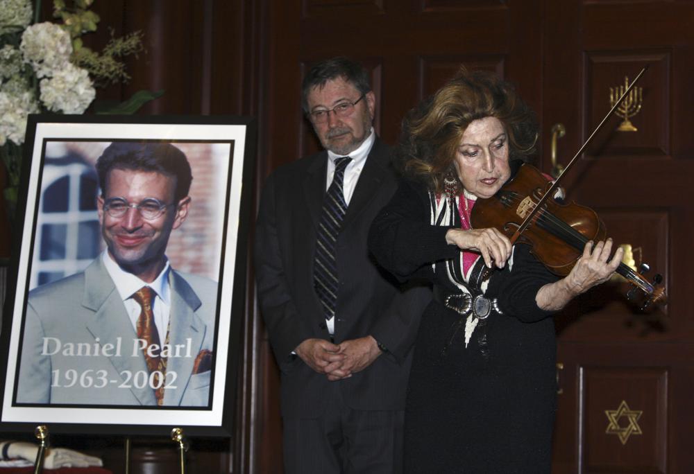 Aspiring journalist awarded Daniel Pearl scholarship