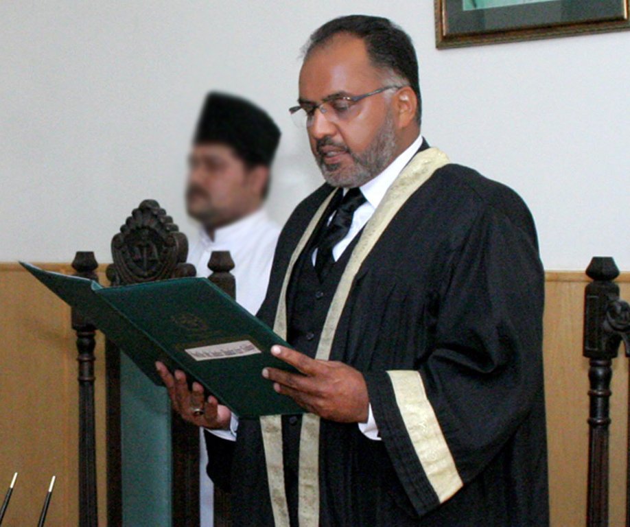Govt dismisses deposed IHC judge's accusations against ISI