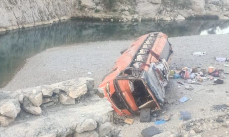 23 killed as bus falls into ravine in Khuzdar