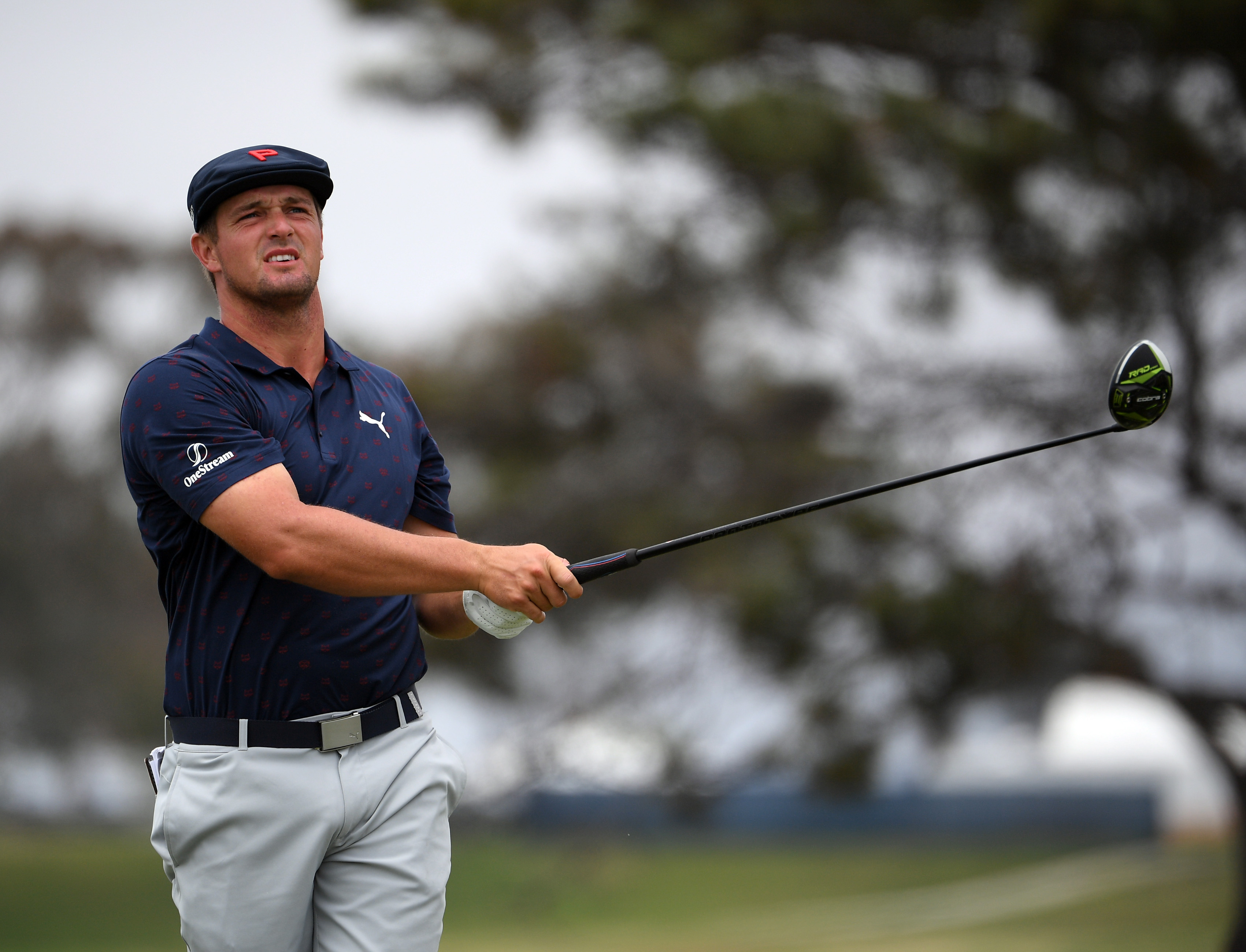 DeChambeau ignores boo boys, bludgeons way into US Open contention