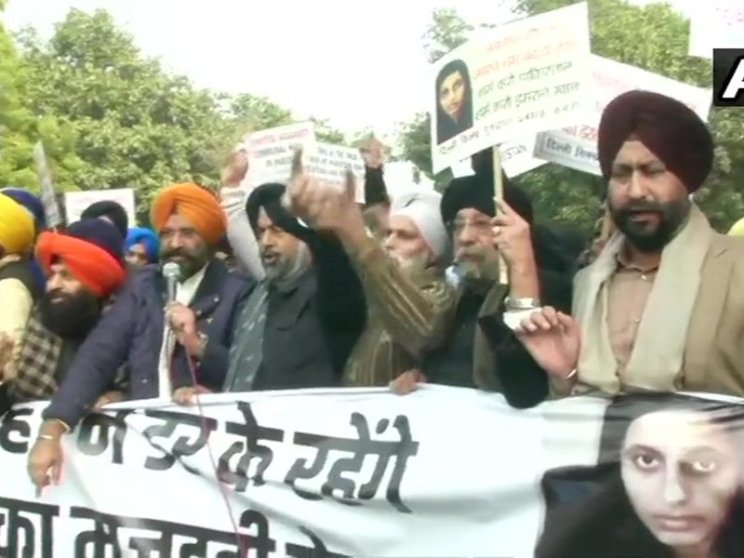 Sikhs hold rally to condemn Golden Temple attacks
