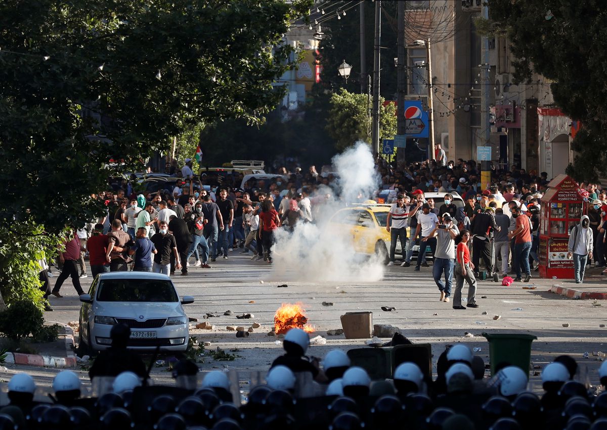 Palestinian Authority deploys forces during protest against critic's death