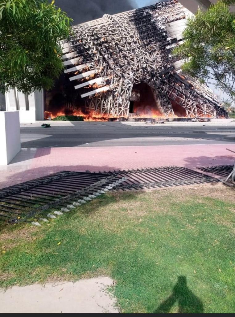 Furious protesters attack Bahria Town, ransack shops, put on fire vehicles