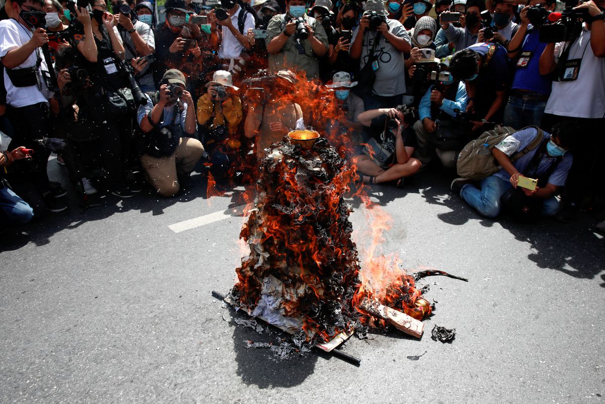 Thai protesters return to streets demanding constitutional changes