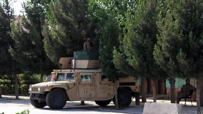 Afghan troops tell of carrying wounded to Tajikistan after commanders fled