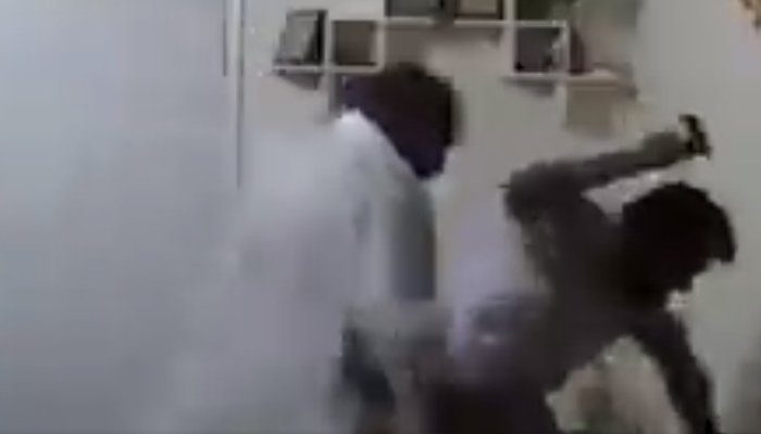 Peshawar brothers arrested after thrashing sister with helmet, hammer