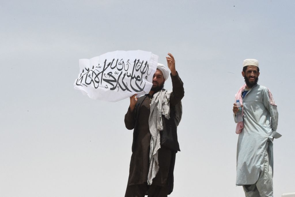Key border with Afghanistan reopens after two days