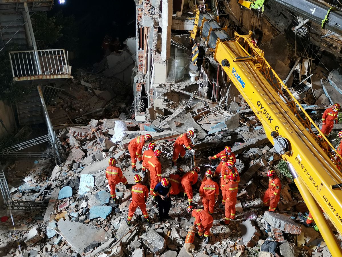 China hotel collapse kills eight, rescuers search for nine missing