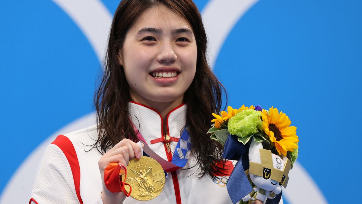 Tokyo 2020: China's 'butterfly queen' Zhang wins 200m in Olympic record