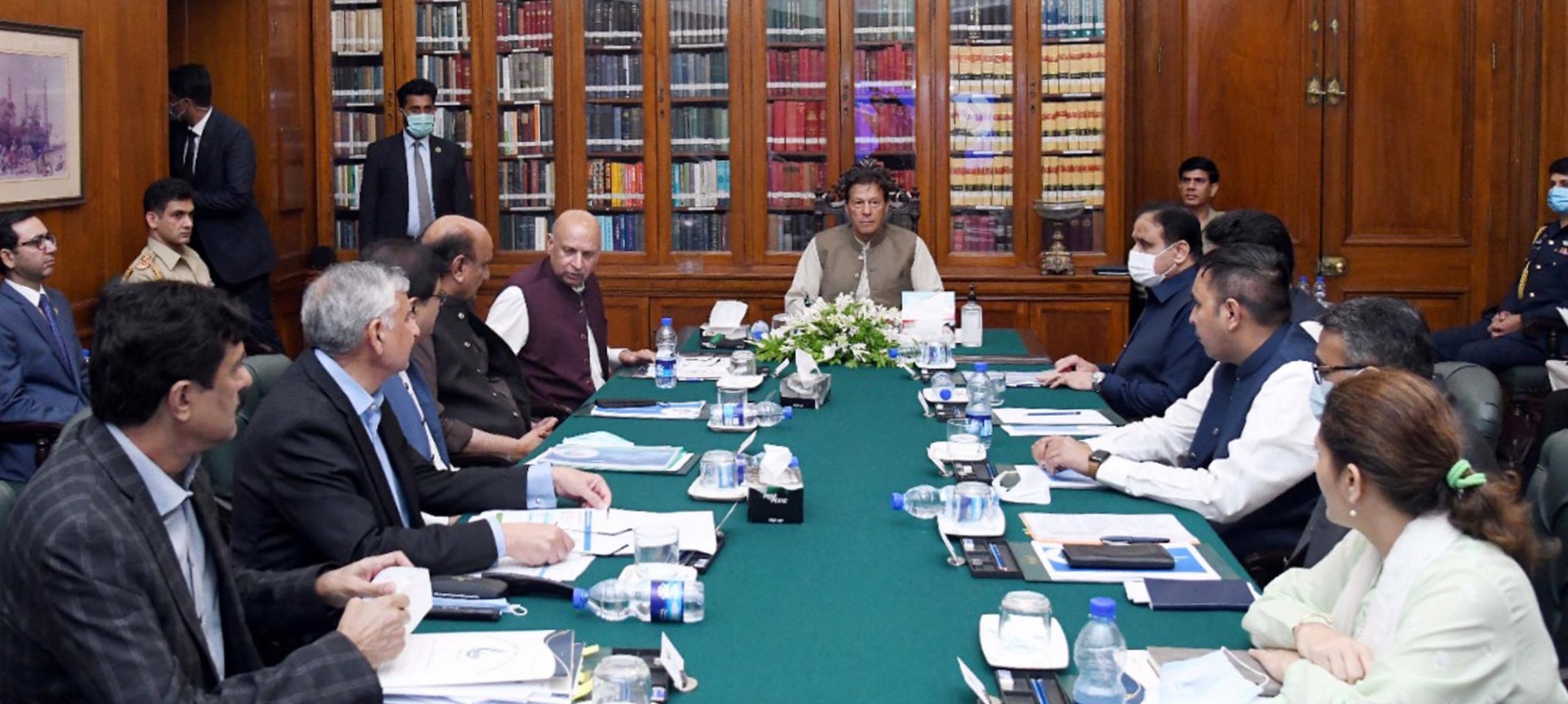 PM, Punjab governor discuss political, governmental matters, reforms in universities
