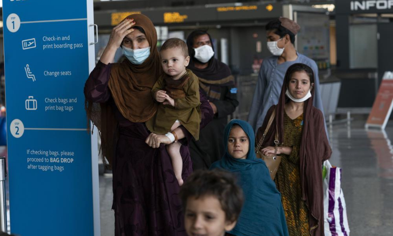 US presses on with Afghanistan evacuations despite fears of more attacks