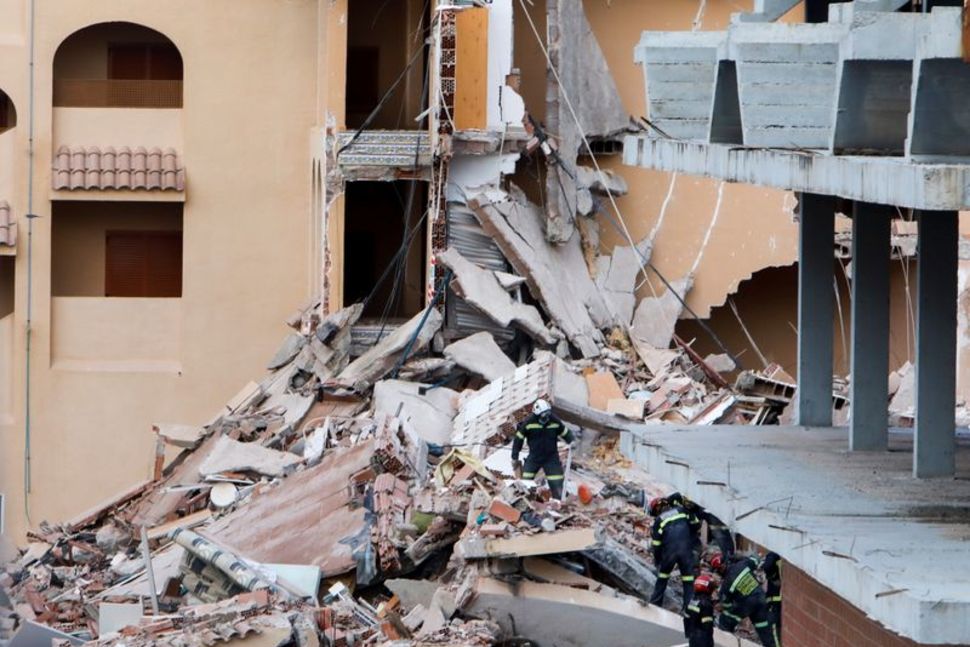 Spanish rescuers pull body from collapsed building, one still missing