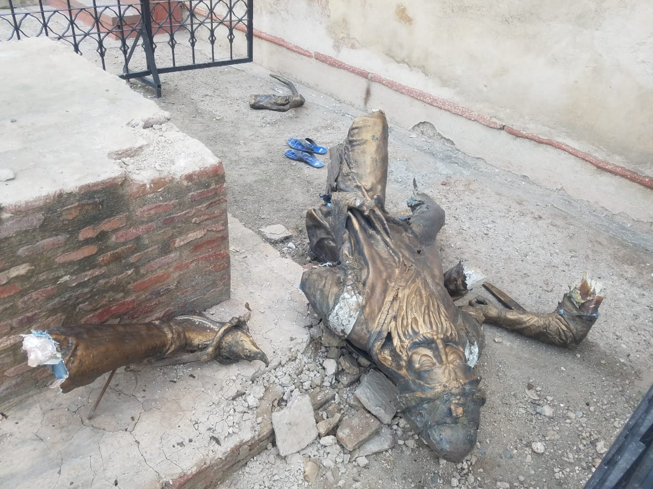 Ranjit Singh’s statue vandalised at Lahore Fort