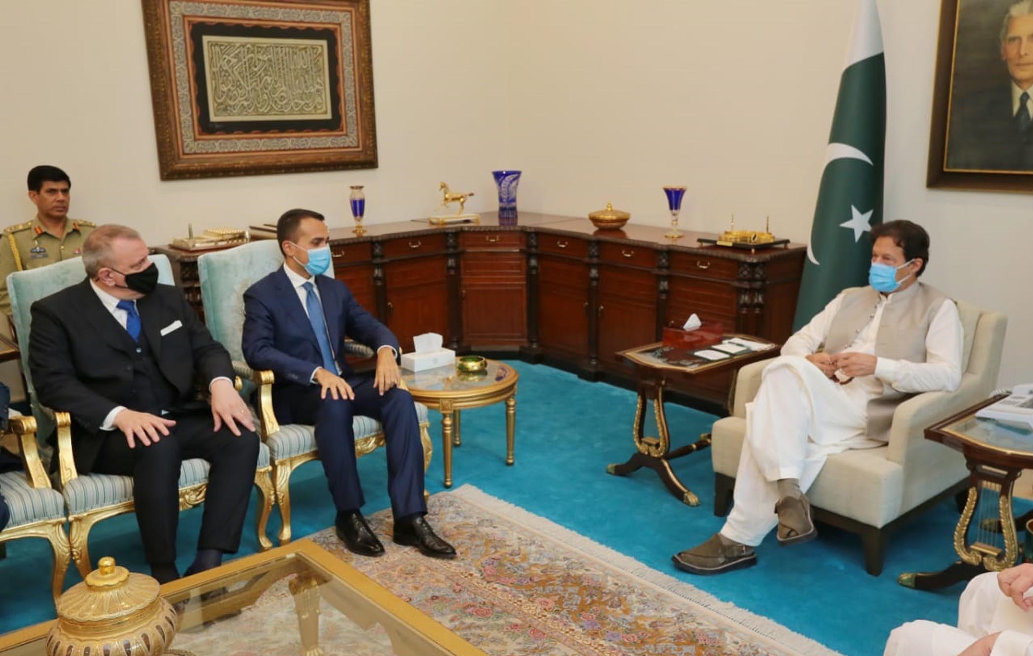 PM urges int’l community to stand in solidarity with Afghan people