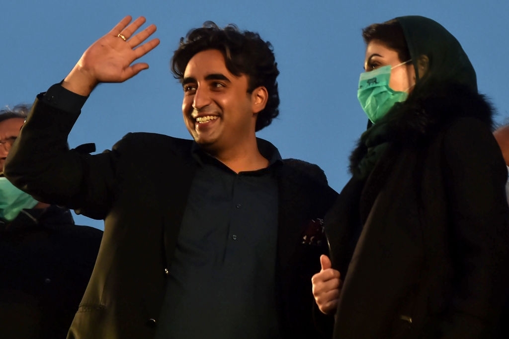 Bilawal lashes out at Govt for gas shortage