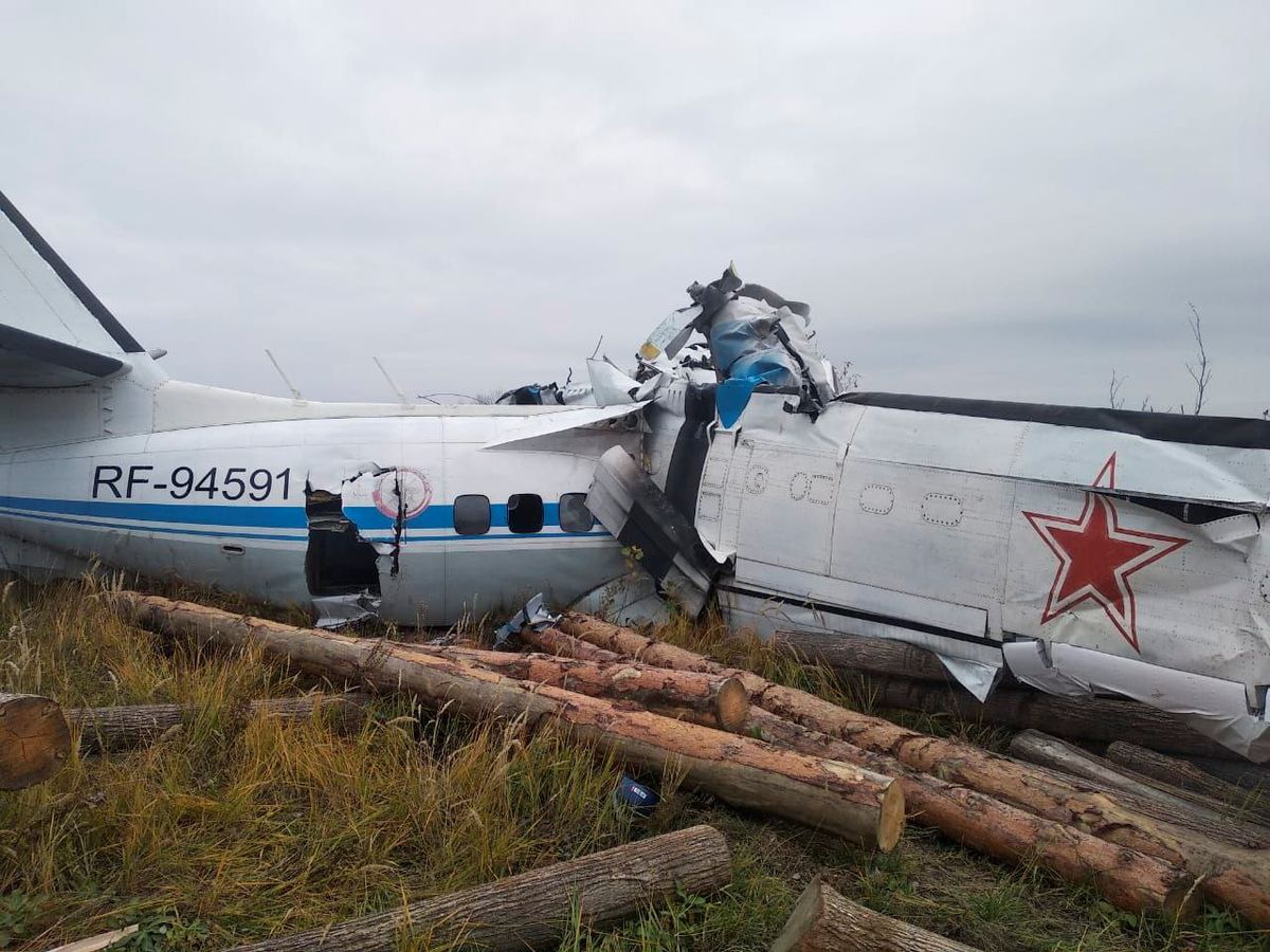 Russian plane carrying parachutists crashes, 16 killed