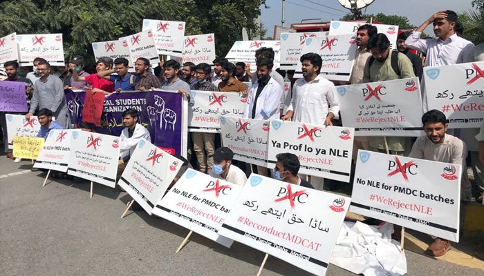 YDA brings protest to an end, holds demonstrations at hospitals