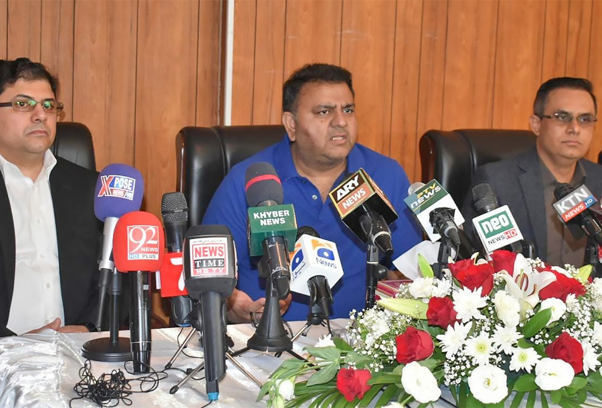 Fawad announces special visas for Sikhs planning Kartarpur visit