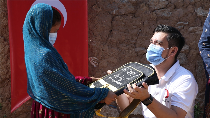 Turkish agency gives school supplies to Afghan refugee kids