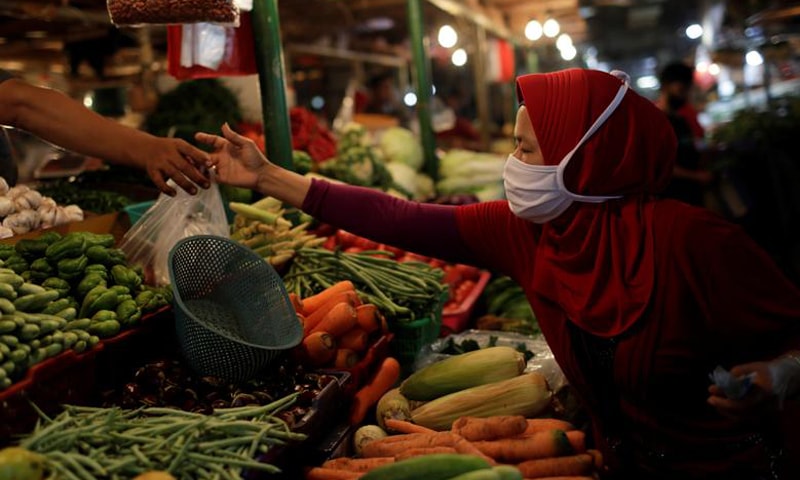 World food prices hit 10-year peak: UN food agency